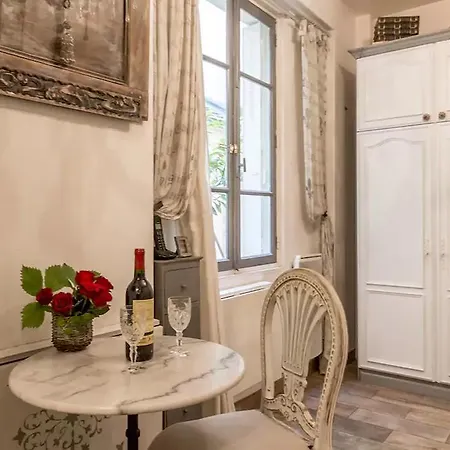 Studio Greneta Apartment *