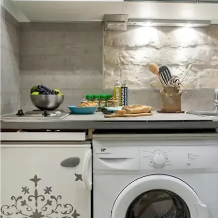 Studio Greneta Apartment *
